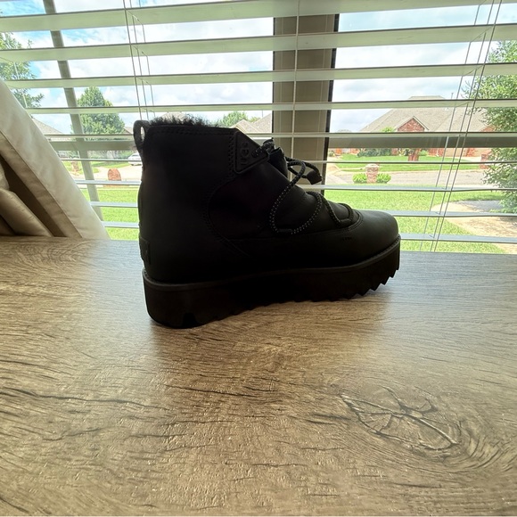 Ugg Classic Rising Toggle black size 10 new - Picture 4 of 9